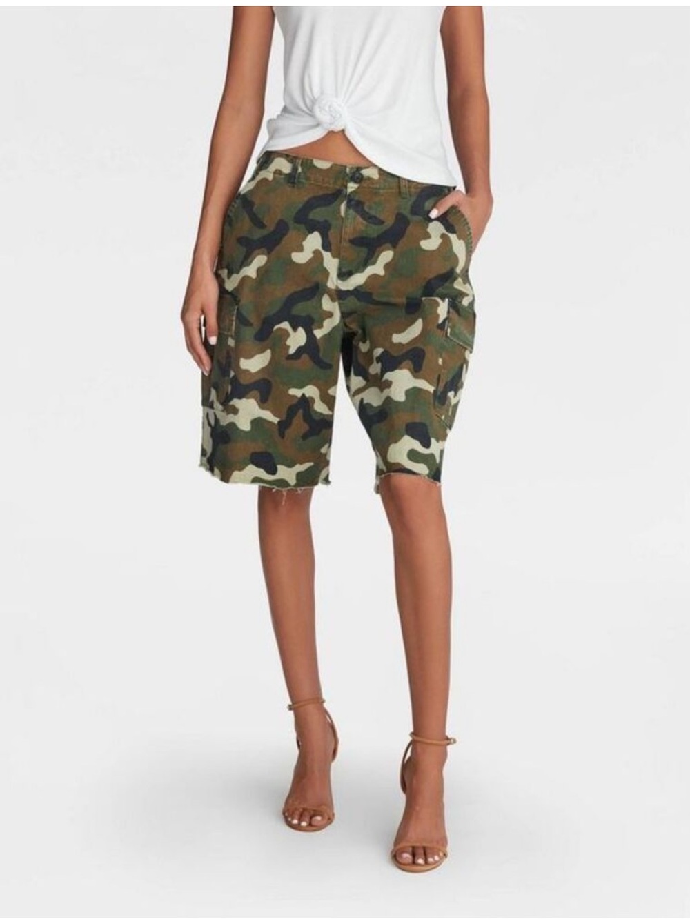 KBB by Kahlana -  Women's Mid-Rise 'The Cargo Shorts' Green NWT Medium
